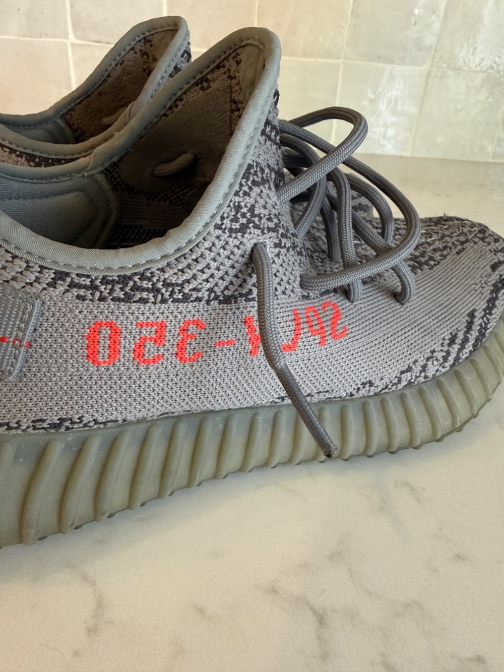 ADIDAS YEEZY BOOST 350 V2 BELUGA 2.0 MEN SIZE 9 - Picture 2 of 10